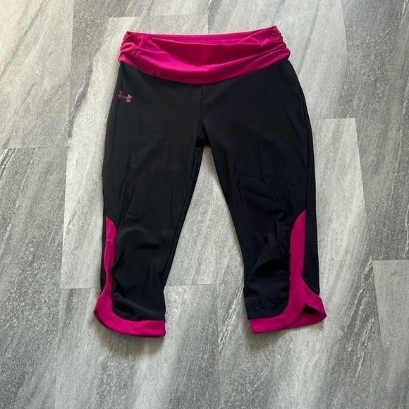Under Armour Pants - Pink & Black performance Under Armour large heat gear cropped leggings